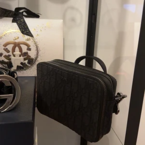 Dior Oblique Bag - 7/10 kvalite  Box och og ingår  Sparsamt använd väska