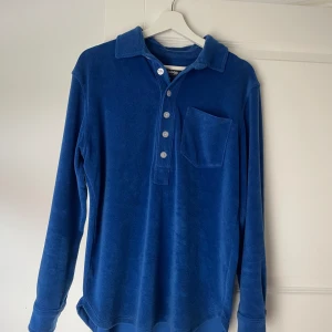 Nikben Terry - Blå Nikben tröja Skick: 10/10 Storlek: S Nypris: 1199 Kr Säljes för: 400 kr
