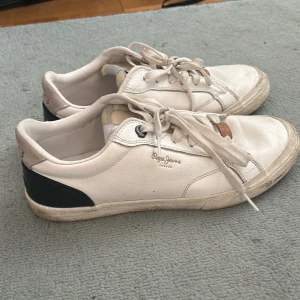 Snygga skor  - Snygga par pepe jeans skor 