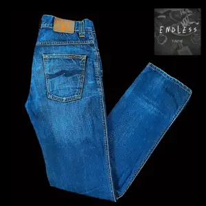 Säljer nu ett par feta nudie jeans i modellen slim jim (se bilder) 💯 | Skick: 8/10⭐️ | Storlek: 30/34📏|Modellen på bilden är ca 185 för referens| Pris: 399 kr 💰 (diskuterbart) Hör av er vid minsta fundering!☺️
