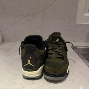 Jordan 4s olives använd 1-4 gånger 