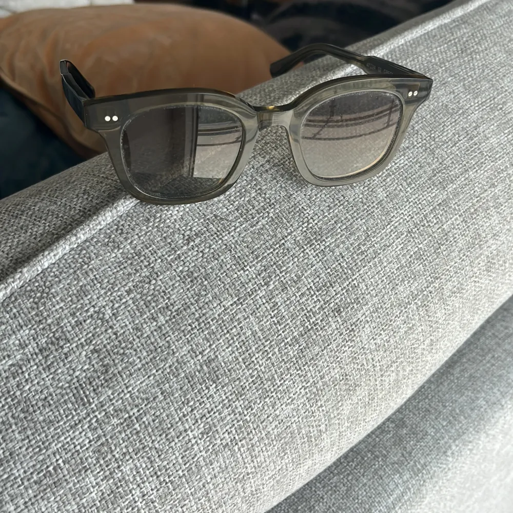 Hej säljer dessa Chimi 02 Green solglasögon som är perfekta för sommaren, skick 10/10 som nya🌟 Nypris: 1350kr Mitt pris: 499 För fler bilder eller funderingar skicka PM -Lavish Threads. Övrigt.