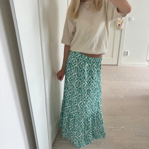 Maxikjol  - Superfin mönstrad maxikjol😍 jag är 175