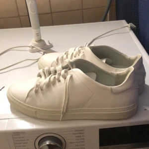 Jätte bra skor önska ja kunde ha på mig dom fast dom är för små därför så säljer jag dom - Passar bra med grich och Sthlm stil 