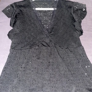 Volangtopp - Fin volangtopp i bra skick 