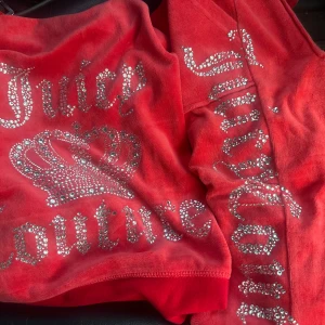 Juicy contoure  - Juicy conture sett i fint skick storlek L men liten i storleken passar även M 