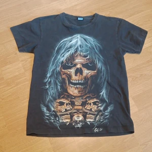 Skit snygg skellet tröja - Köpt på Humana, nästan oanvänd.