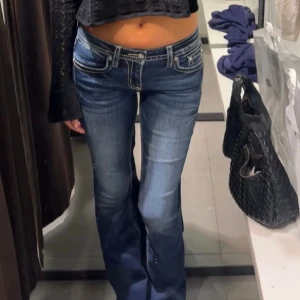 Miss me jeans - Miss me jeans, köpta på slottsbutiken för över 2000, storlek 26! Säljer de för 950kr ❤️