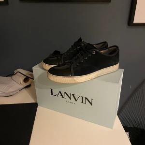 Lanvins skor - Säljer nu dessa schyssta lanvins, skick 8,5/10. OG medföljer ej! Jag kan tänka mig att byta mot ett par maison margiela😁 mvh//dexter