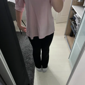 Rosa tröja - Storlek:M Från: house of lola 