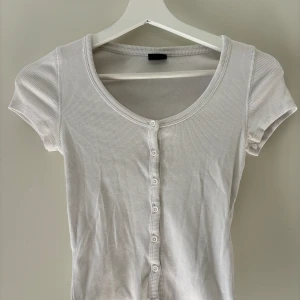 Basic tröja  - storlek: s Basic vit T-shirt 