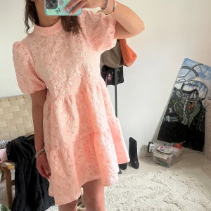 Klänning  - Jättefin rosa klänning! Perfekt till sommaren💕💕