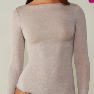 Intimissimi tröja - Säljer min oanvända beigea intimissimi tröja i Kashmir💞 storlek S men passar lätt M också.☺️