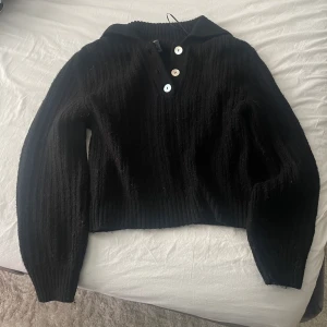Stickad tröja  - Stickad tröja från Lindex i storlek S, sparsamt använd 💕
