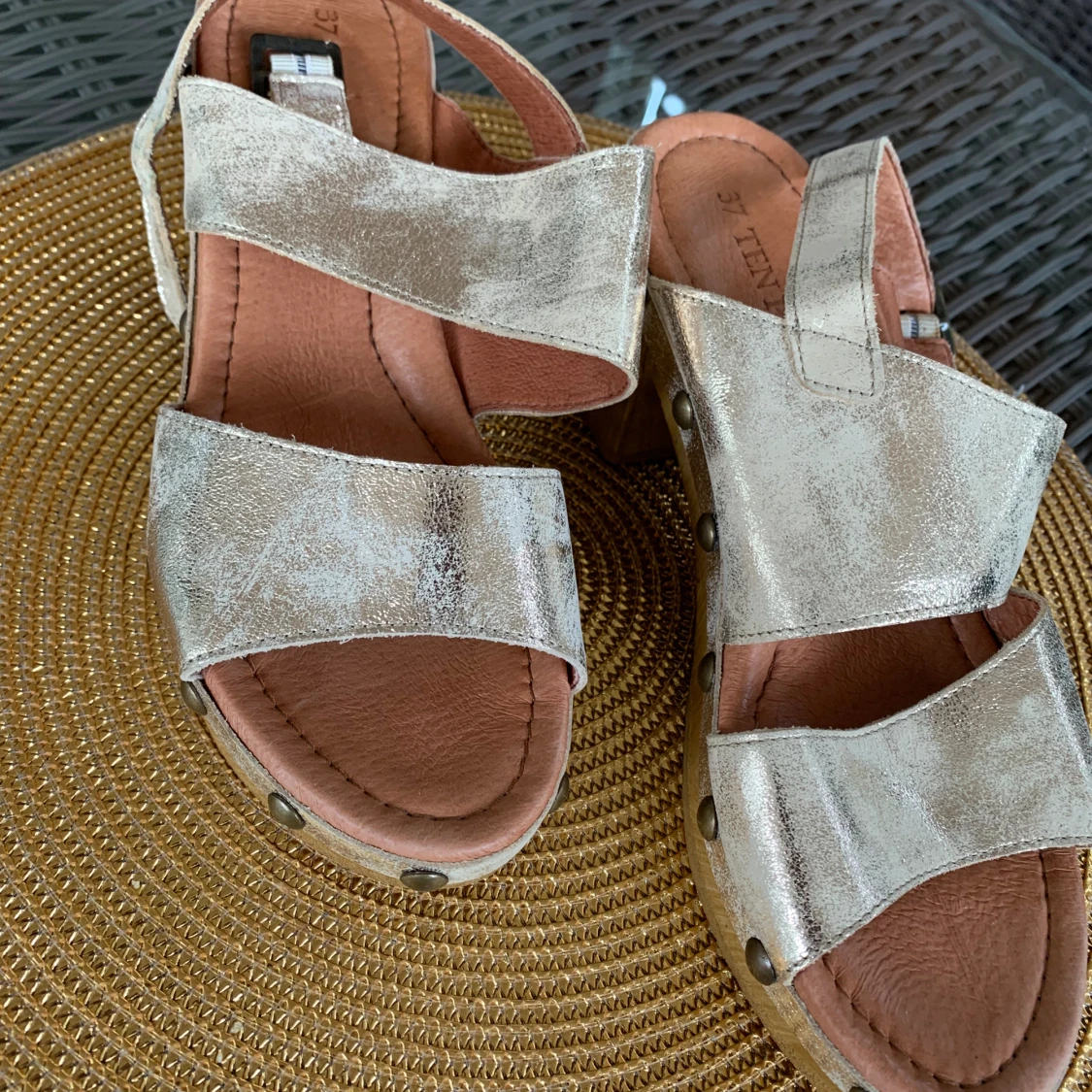 Guldiga träskor - 90