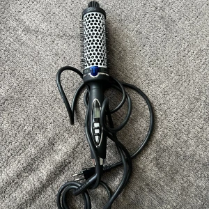 Cera värmeborste  - Värmebroste från cera som aldrig kommer till användning, endast testat🩷 Använder inte den för jag har en likadan som jag har köpt innan jag fick denna i present🩷 Nypris är 799kr