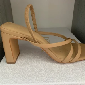 Sandaletter  - I storlek 36  Använda vid ett tilfälle