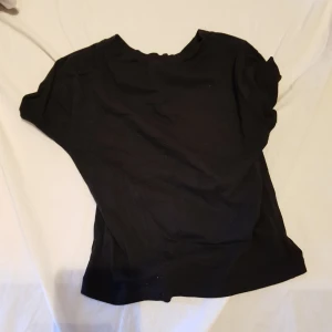 T shirt  - Vanlig kort t shirt knappt använd, nyskick