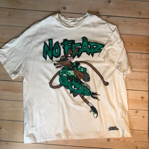 t-shirt - inte andvänts så mycket, Storleken står inte men det är antagligen XL / L
