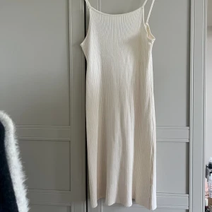 Zara klänning - Zara klänning i bra skick, barnstorlek men passar Xs/s