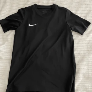 Nike T-shirt  - Passar xxs-s
