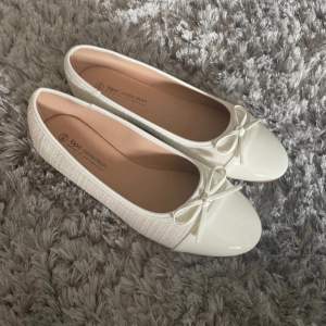 Snygga ballerinaskor som är helt oanvända