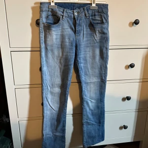 Jeans - Stretchiga jeans från esprit. Har tyvärr ingen bild med jeansen på då de är för små.