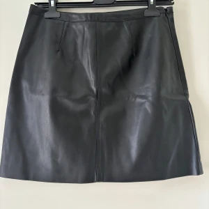 Kjol - Kort svart kjol 