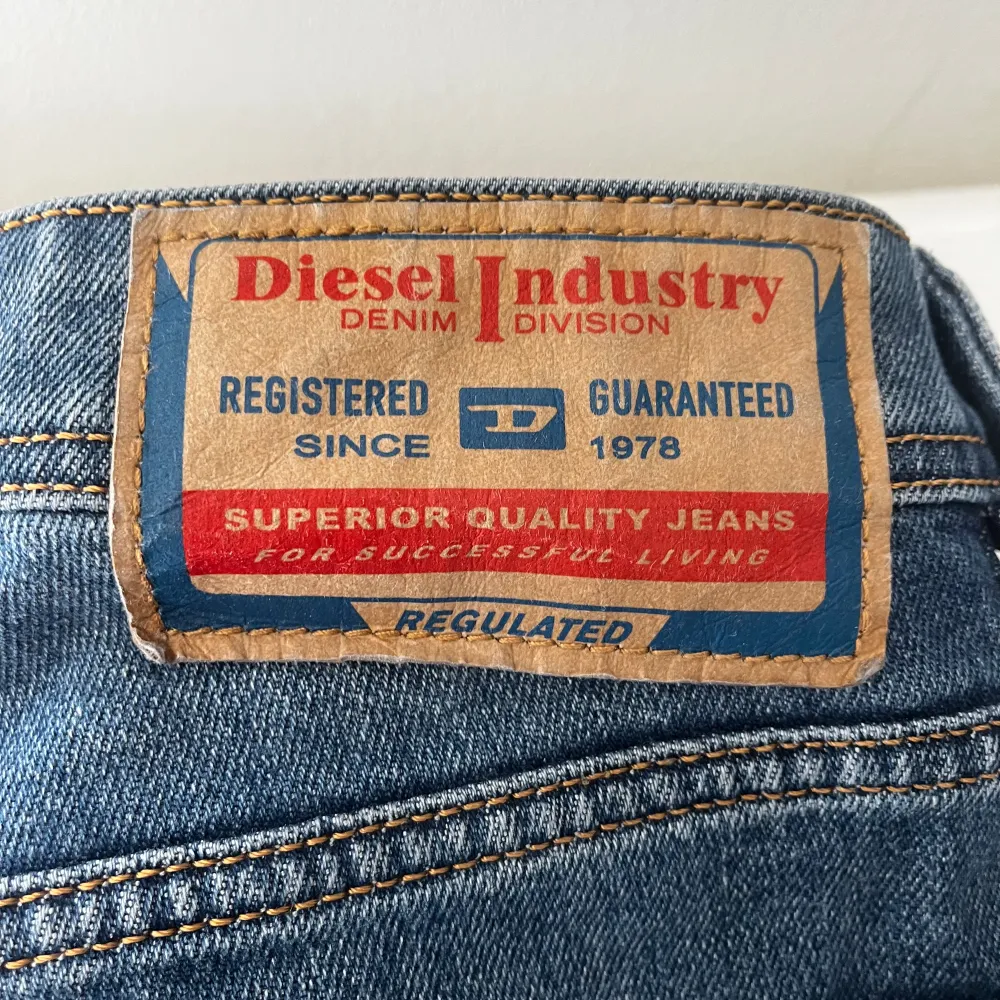 Raka jeans från diesel, bra skick snygg passform. Nypris 1500 kr.. Jeans & Byxor.