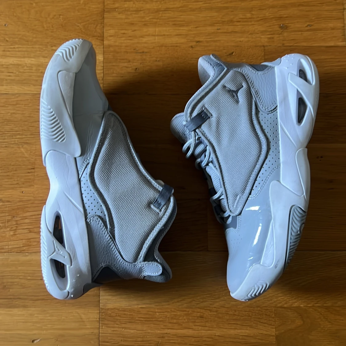 Jordan aura Max 4 grå, vit