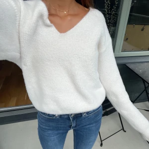 Zara tröja - Tröja från Zara, bara använd några gånger. Stl S men passar S/M då den är lite oversized🩷