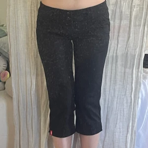 Trekvarts byxor - Trekvarts byxor från EDC spirit i storlek 36^^ 