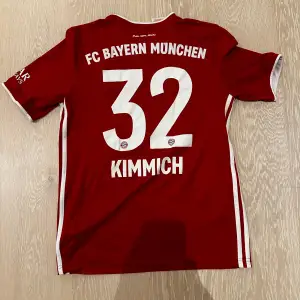 - FC Bayern München Fotbolls Tröja - 2020/2021 - Joshua Kimmich - Storlek 15/16 år