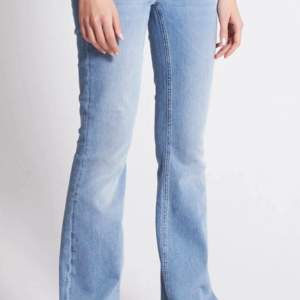 Lågmidjade bootcut jeans från lager 157 köpt för 400, storlek xxs och längd short
