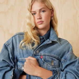 Levi’s trucker jacka - Som ny, använd en gång. Storlek M. Mitt pris 700:- (Originalpris 1419:-)