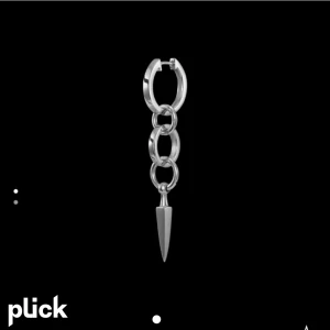 Lägger upp igen! - Jag var inte inne på plick så mycket och har nu sänkt priset från 3400 till 2999 för båda örhängena!🔥🔥💓