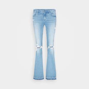 Low Rise - Flared Jeans - Bright Vintage Helt oanvända! Nypris: 1205 kr Innerbenslängden är 80 cm och midjemåttet rakt över är 40 cm! 