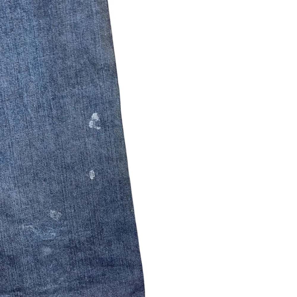 True Religion jeans straight fit. Har små hål (bild 4) W36 [Ytterbenslängd 109cm] [Innerbenslängd 79cm] [Midja 48cm] [Benöppning 24cm]. Jeans & Byxor.