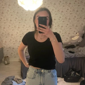 Ljusblå jeans kjol - Ljus blå jeans kjol med en liten slits bak i super bra skick! Aldrig använd. 🩷