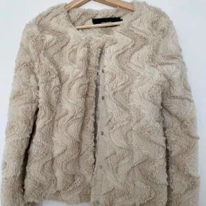 Vår jacka - Superfin vprjqcka i xs, har en i ljusrosa/spricosfärgad också i stl xs en för 100kr eller båda för 170kr