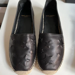 Ysl Espadrillos - Snygga espedrillos till sommaren. Med stjärndetaljer. Helt nya.