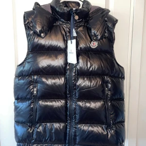 Moncler väst  - Helt ny