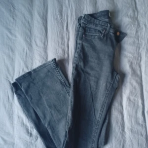 Flare jeans - Jeans med flare från Lindex, oräker på storlek men ligger runt s-m
