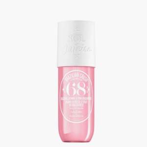 Säljer denna parfymen perfekt till sommaren!💕 använd Max 10ggr. Nypris 299kr