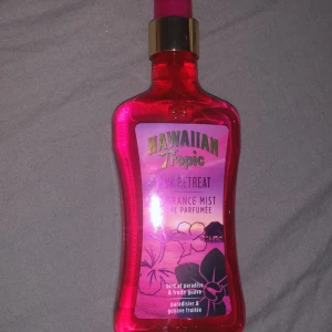 Parfym  - Hawaiian tropic parfym med exotisk och fruktig doft.  Oanvänd (kände inte att doften passade mig, därför säljer jag)