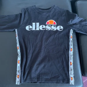 Ellesse tröja - Långärmad ellesse tröja i bra skick🫶 skriv vid frågor!