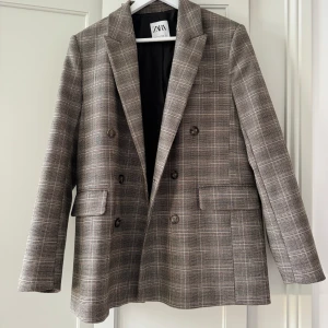 Kavaj / blazer - Kavaj från zara, storlek S. Nyskick 