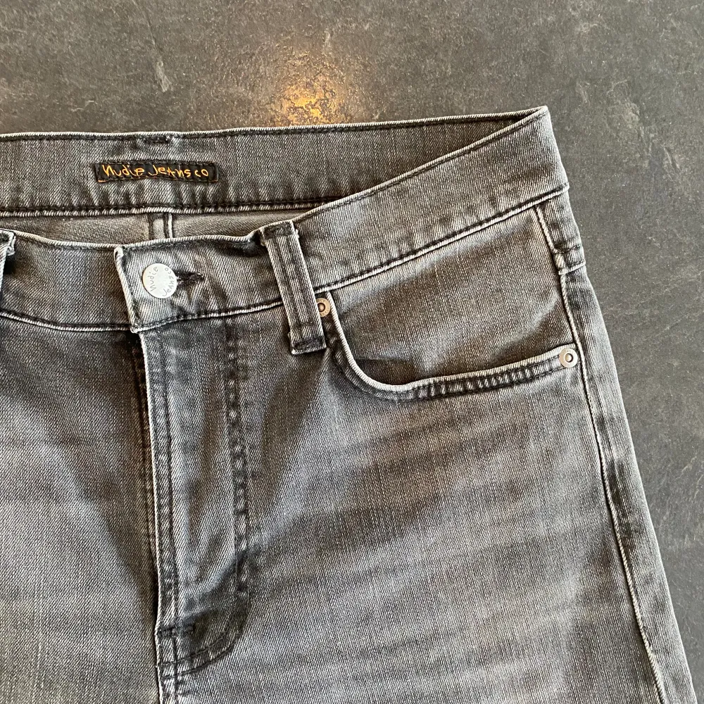 Sjukt snygga nudie jeans. Som nya. Jättefin färg o go passform. 30/32 Lean Dean. Kontakta för fler frågor eller funderingar.. Jeans & Byxor.
