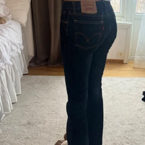 Levis lowwaist jeans - Låg midjas jeans från Levis i nyskick (jag är 175)