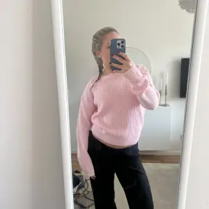 En söt rosa stickad tröja som knappt är använd💞 